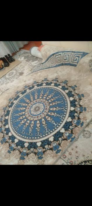 Кілемдер сатылады.