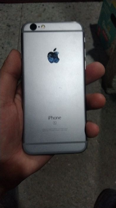 Срочно продам айфон 6s.64гб.