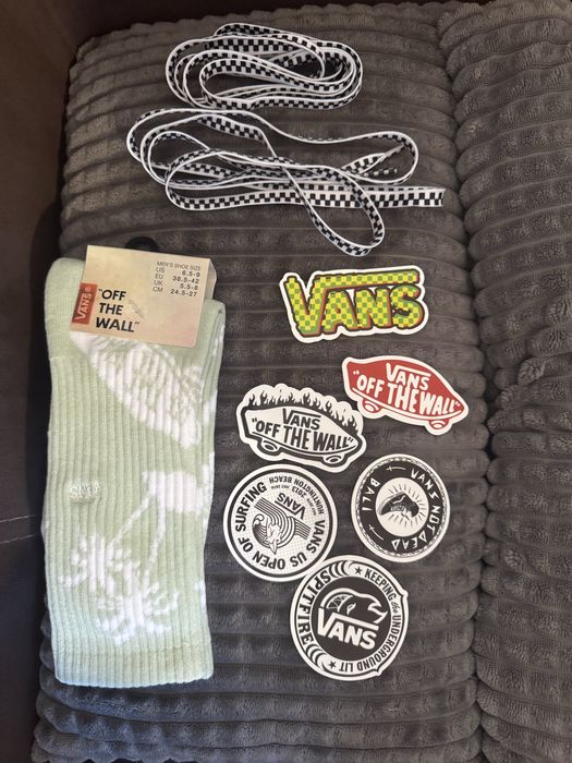 Чорапи VANS, подарък връзки за обувки и стикери
