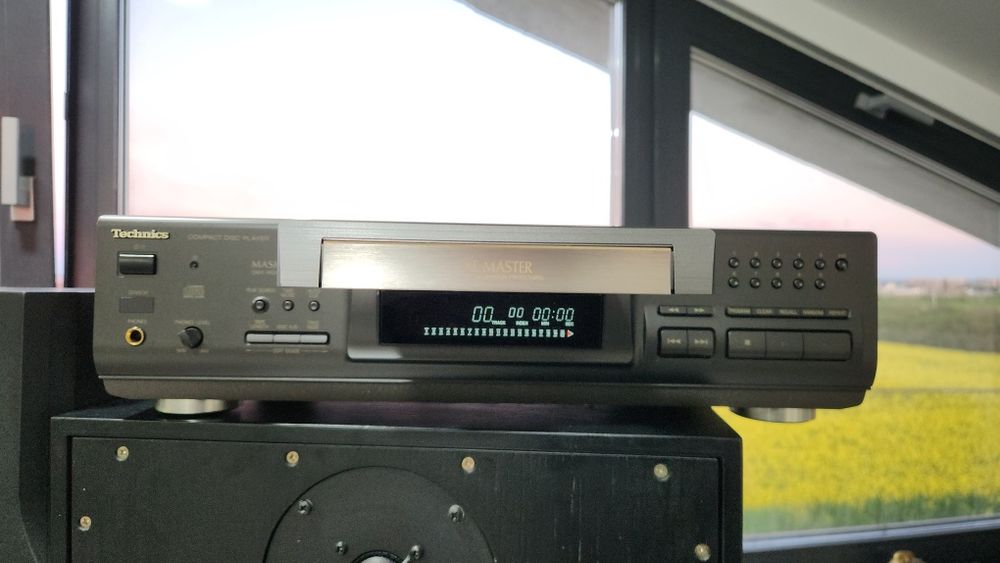 Vînd CD PLAYER  TECHNICS  SL-PS7  vârf de gamă 24 bit  Re-Master cu te