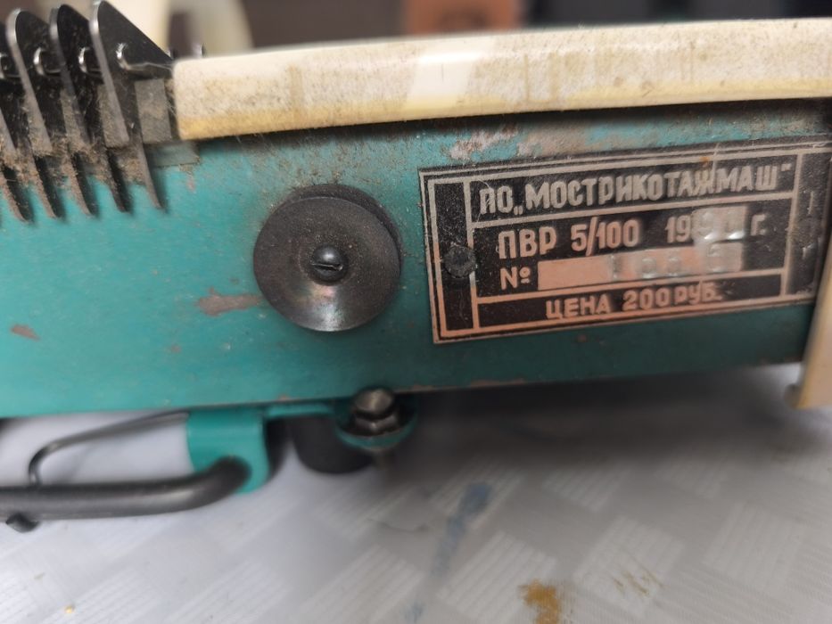 Продам вязальную машинку