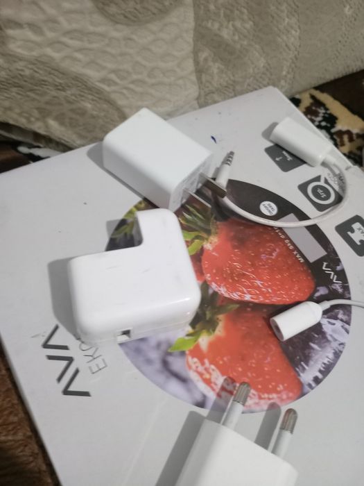 Разные адаптер питания для мобильных