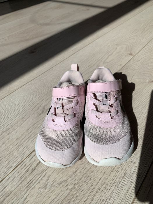 Кроссовки на девочку Nike