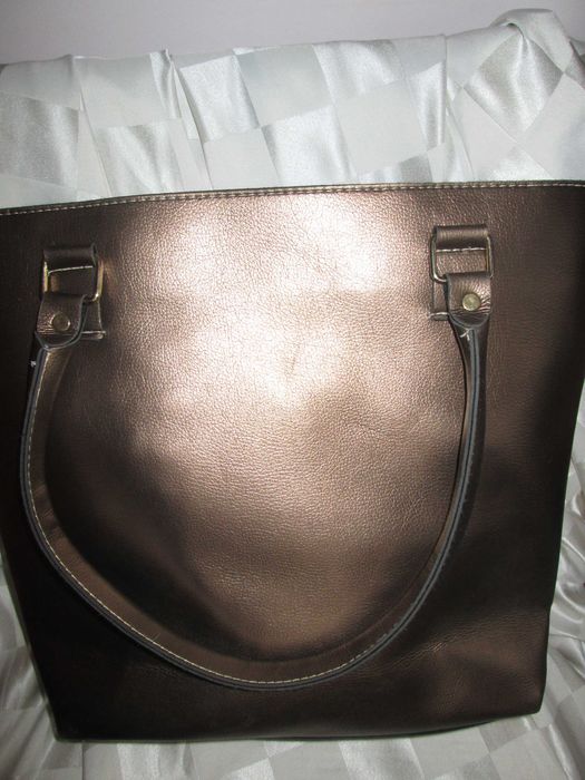 Нова дамска чанта ,златист цвят