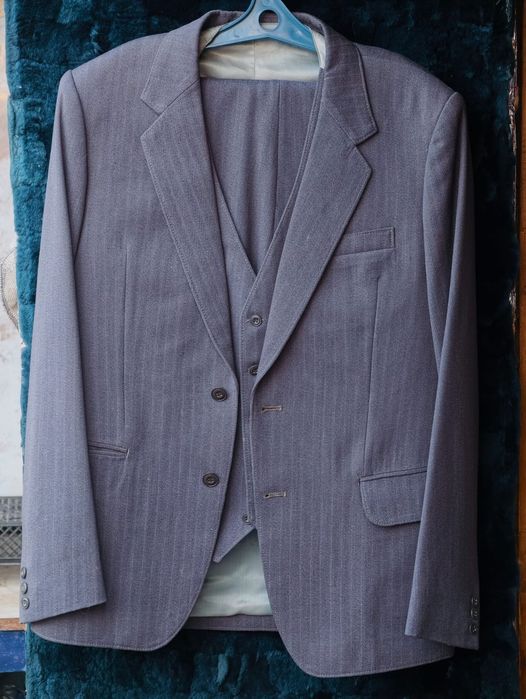 Костюм мужской тройка