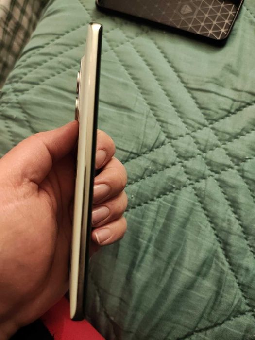 Продавам Моторола Edge 40 Neo