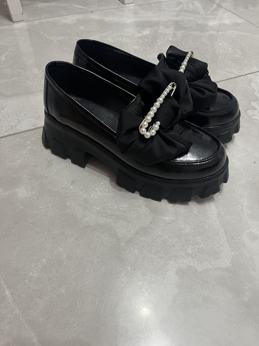 Vand papuci de piele