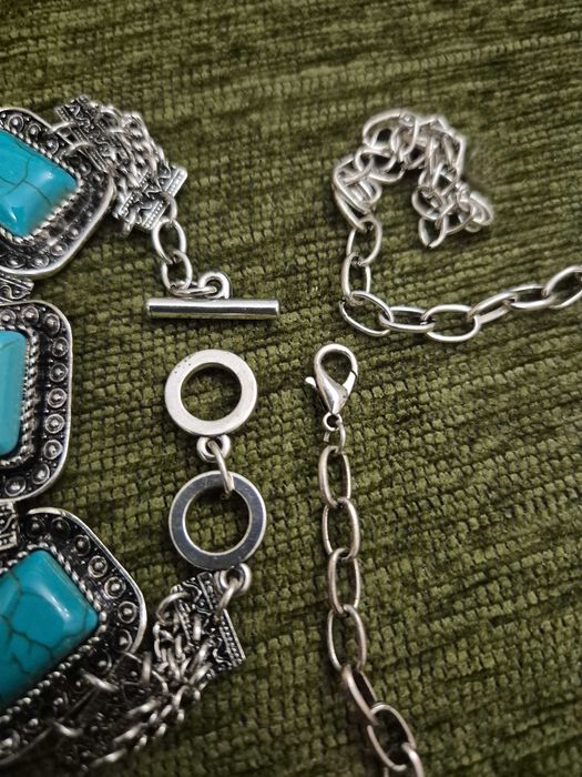 Новый современный комплет колье-кольцо-браслет.