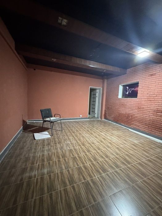 Яккасарай. Жуманджи. Пед институт .5 комнатный помещение Цокольный!