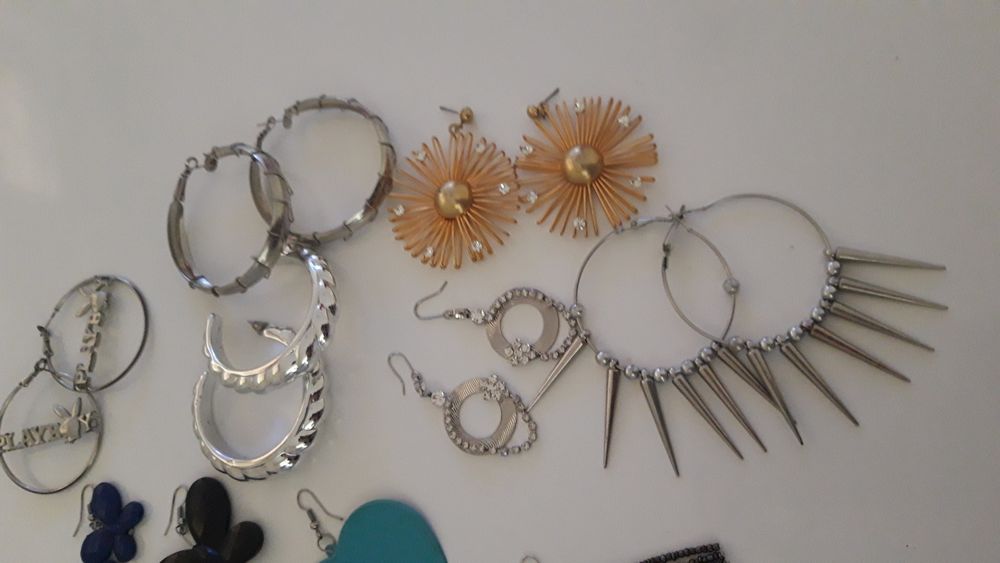 Обеци над 20 вида