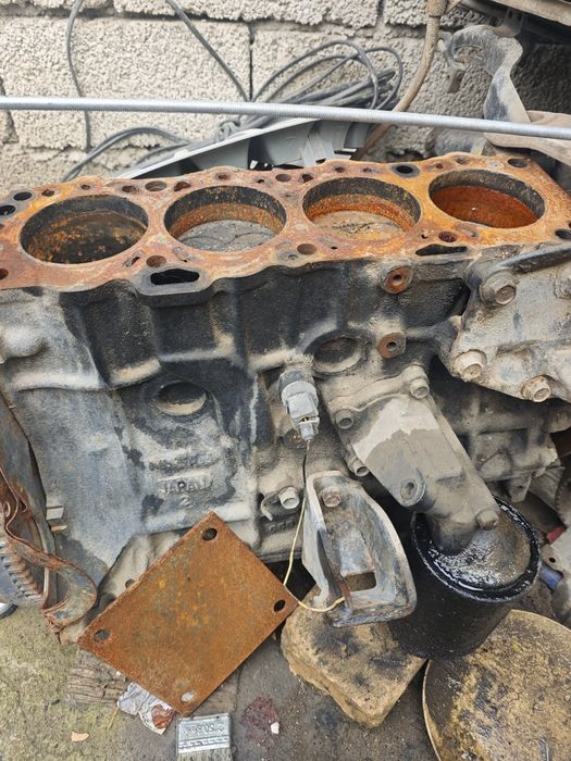 Продам запчасти на нисан