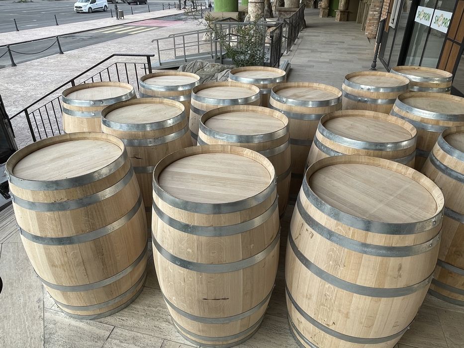 Butoaie din lemn uscat , dud ,salcâm , stejar , mobilier