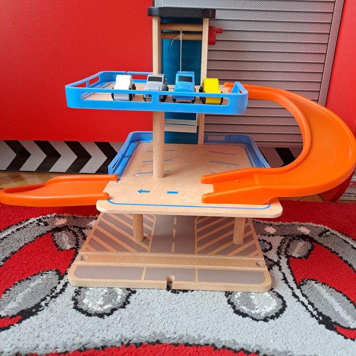 Set mașinuțe cu parcare și lift