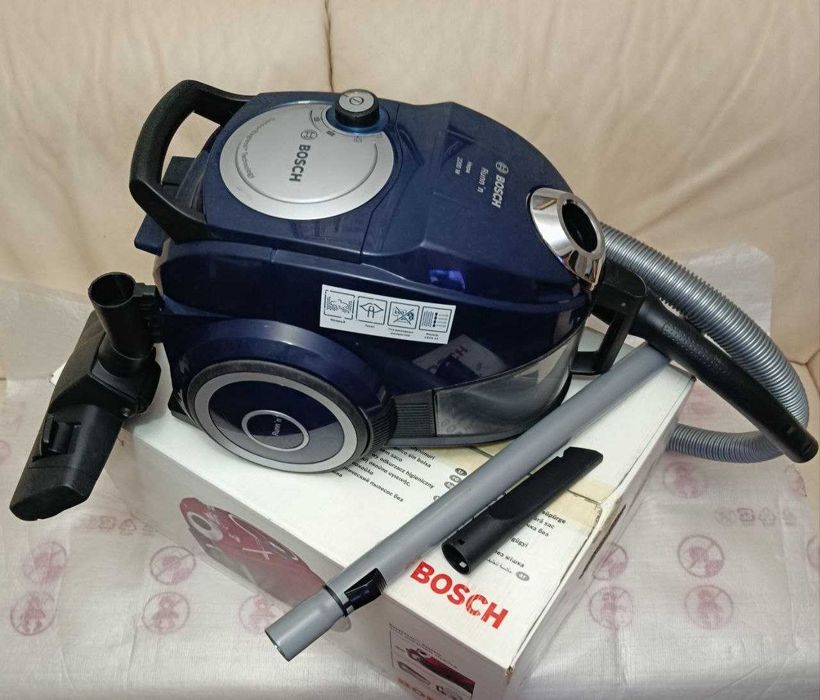 Пылесос Bosch 2200 W.Контейнер пылесборник.Отличный.Гарантия.