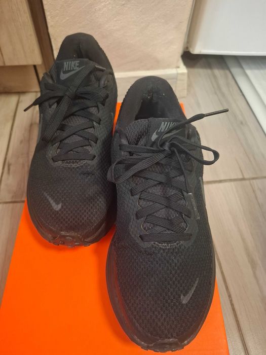 Дамски маратонки Nike Revolution