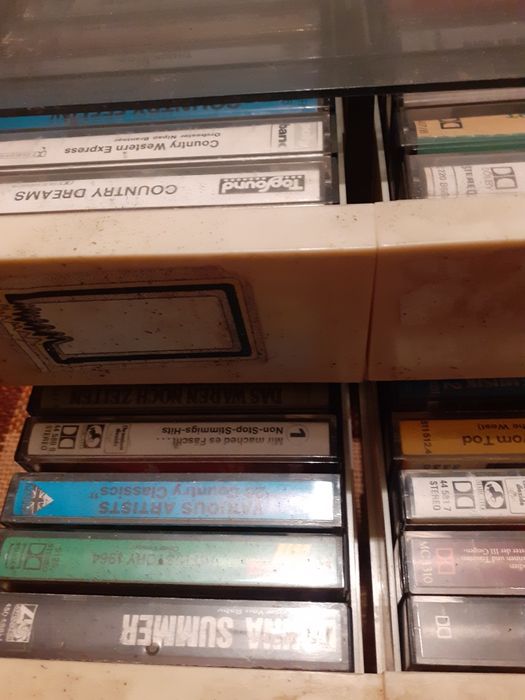 Vînd casete audio.înregistrate.