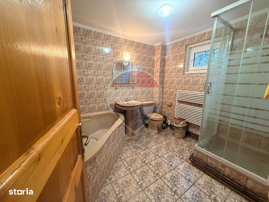 Leamna de sus, casa cu piscina, 2000mp