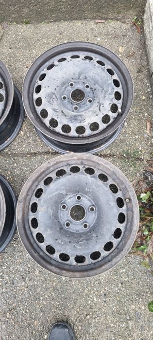 Железни джанти 16-ки 5×112 със оригинални тасове на VW