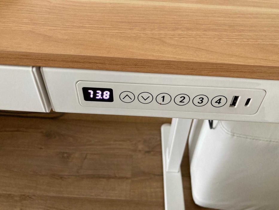 Електрическо регулируемо бюро