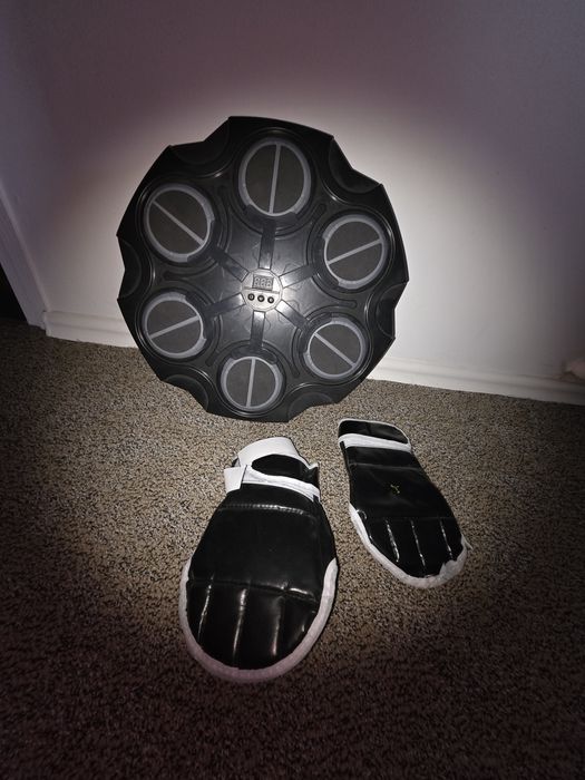 Cu muzica , de dat cu pumnul