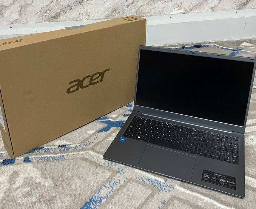 Notebook: Acer aspire lite