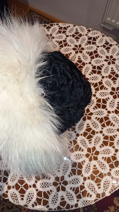 Vand căciulă blana naturala din vulpe argintie cu astrahan, eleganta