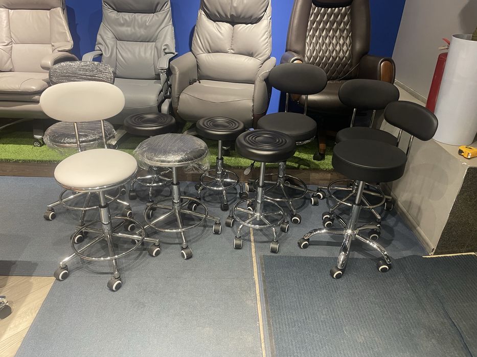 Офисные лабораторные барные кресла стулья в большом ассортименте