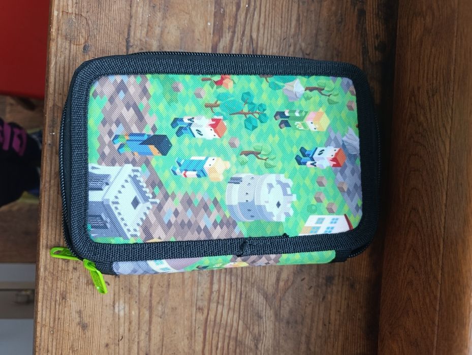 Несесер за училище