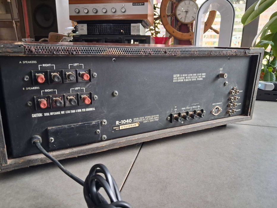 Luxman R-1040 stereo receiver