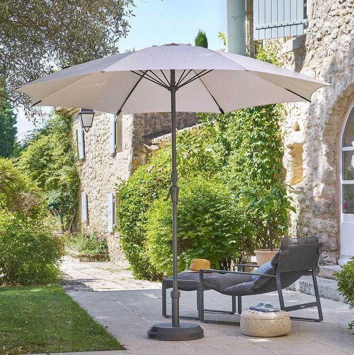 Навесы и садовые зонты – уют и защита для вашего сада