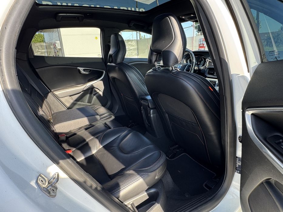 Volvo V40 Ocean Race/panorama/camera/distronic/lane/side/190cp/rate/garantie