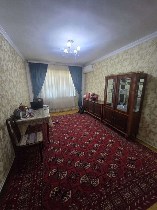 Срочно продаётся 5 комната на 4 этаже узбекистанске на против 2 поликл