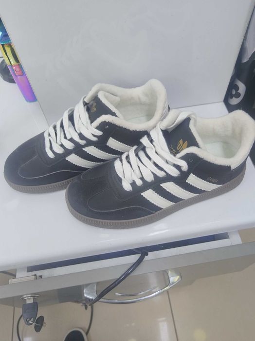 Демисезонные кроссовки