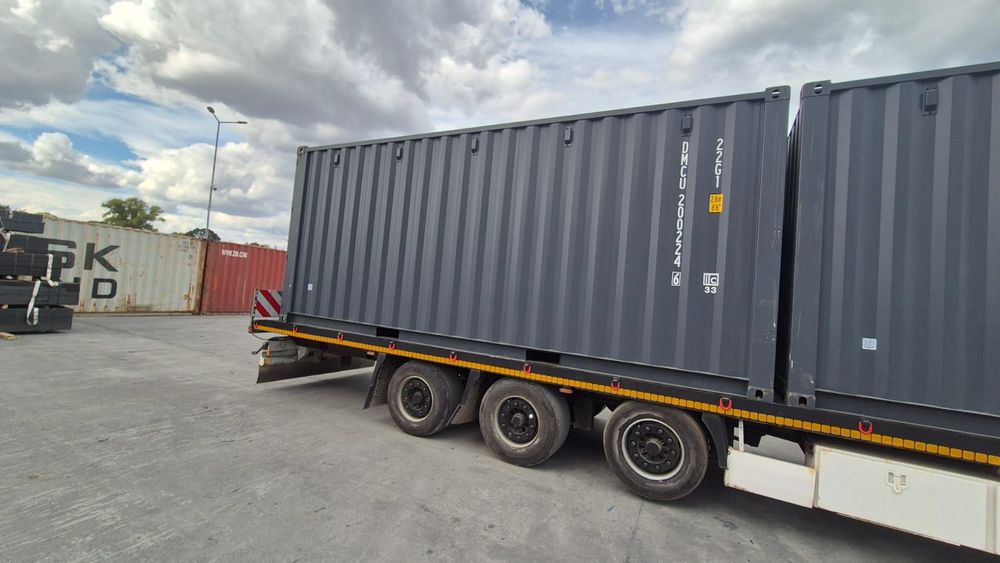 Containere maritime 20 ft NOI stoc limitat