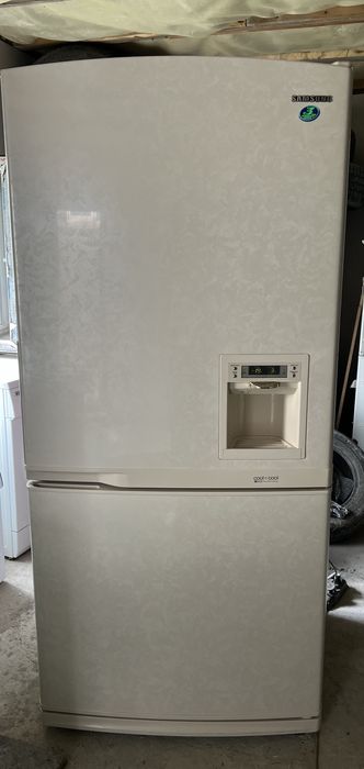Холодильник Samsung