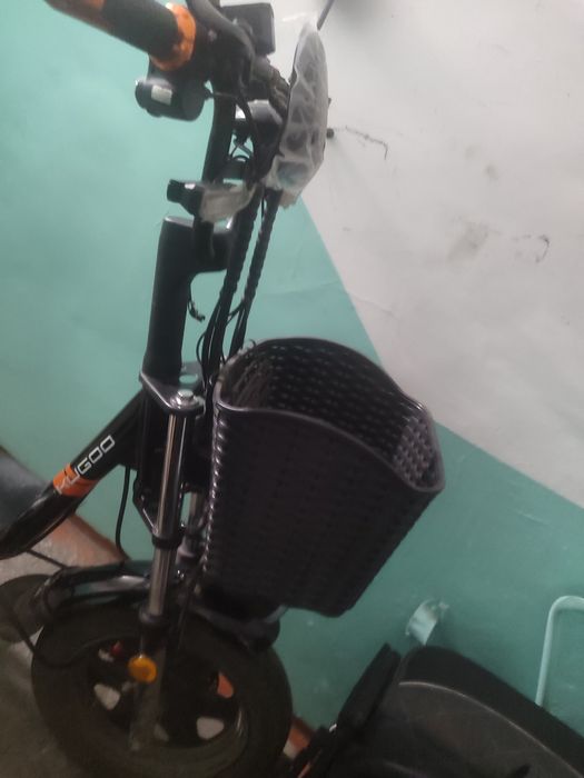 Электровелик Хуго новый почти  Без Аккумулятора