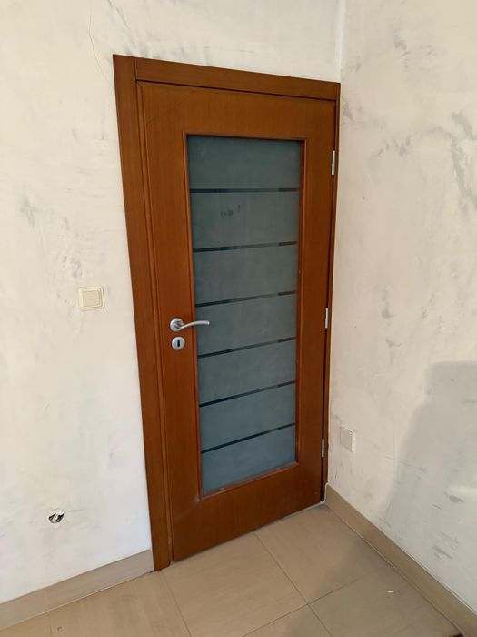 Чисто нова врата естествен фурнир