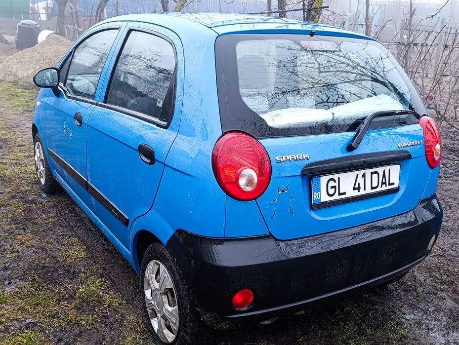 Vând Chevrolet Spark