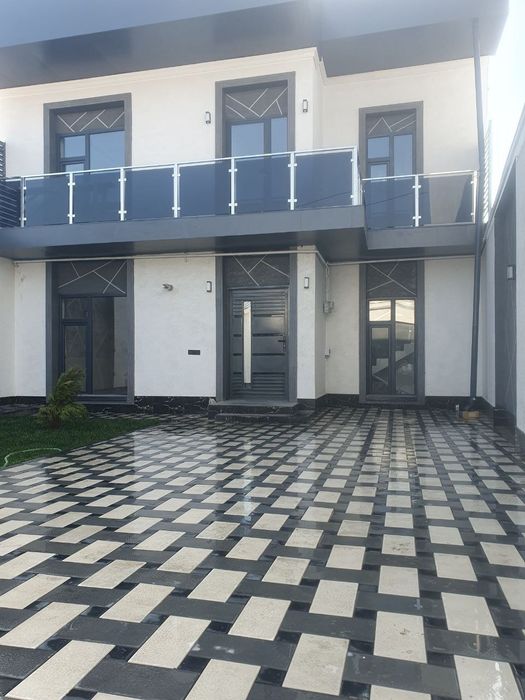 Своя Продаются новый хай-тек дом Мирабадский района.