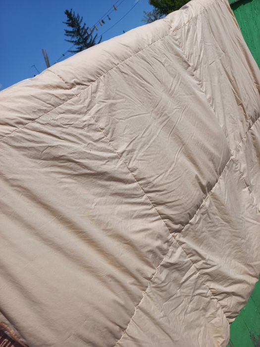 Покрывало и пуховое одеяло продам