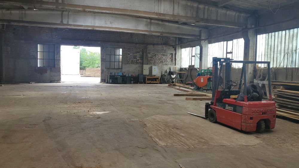 Vand TEREN 6000 m2 ,platforma betonata cu Hale