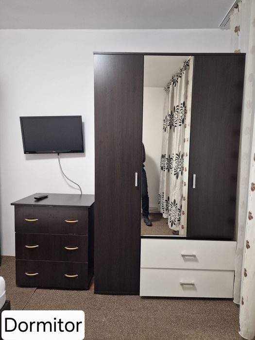 Vand mobila sufragerie/dormitor