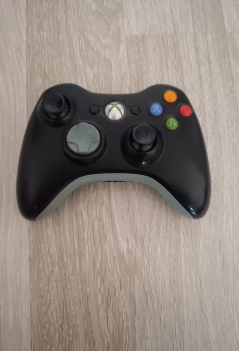 Xbox 360 slim + controller și jocuri