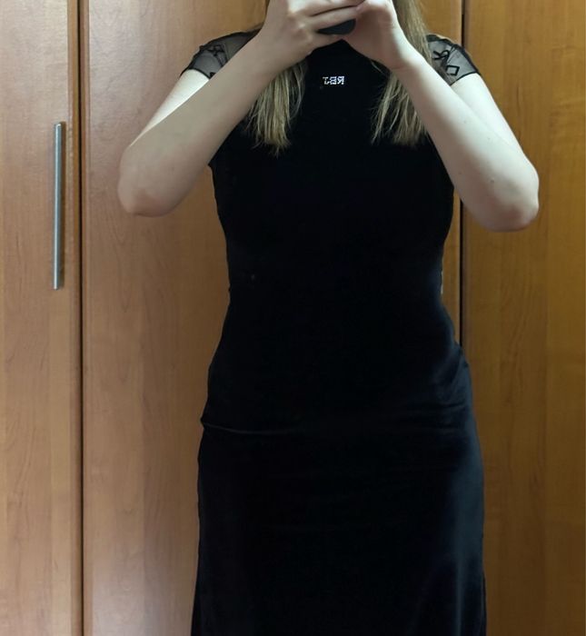 Черное платье прямого кроя