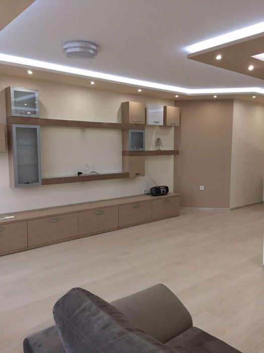 Дава се под наем Тристаен апартамент в София, Хиподрума - 130 кв.м за 1019.49 € - Снимка #1