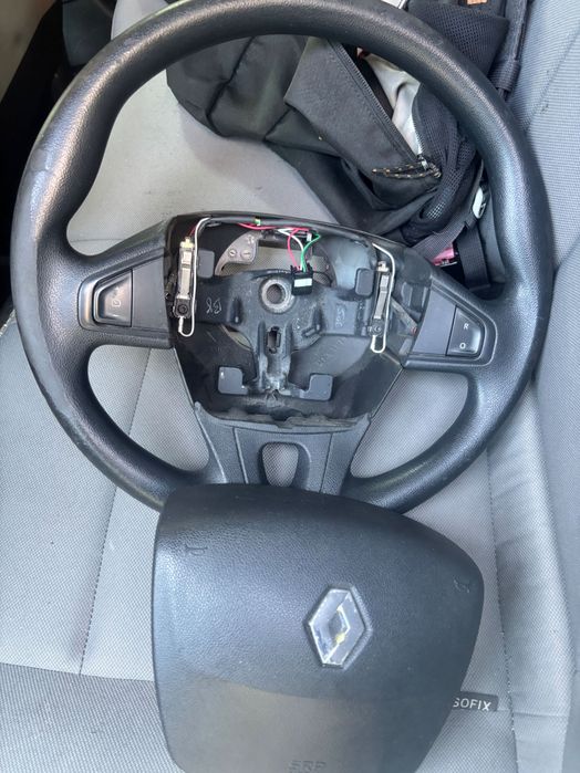 Vând Volan Megane 3 hatchback (pentru recondiționare)