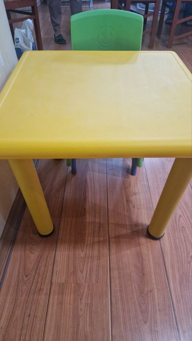 Детска маса със столчета