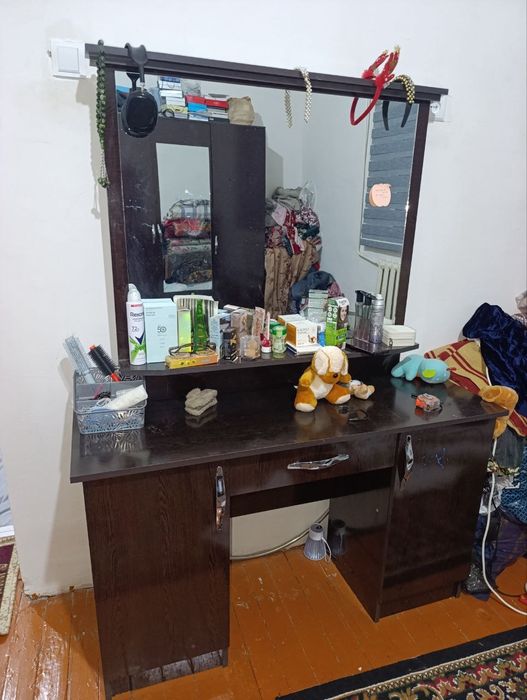 Жагдайы жаксы халда размер гардероб ени 50ге 180, бийклиги 2метр,