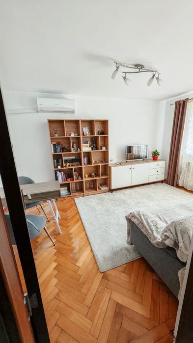 Vand apartament cu 2 camere decomandat 54 mp