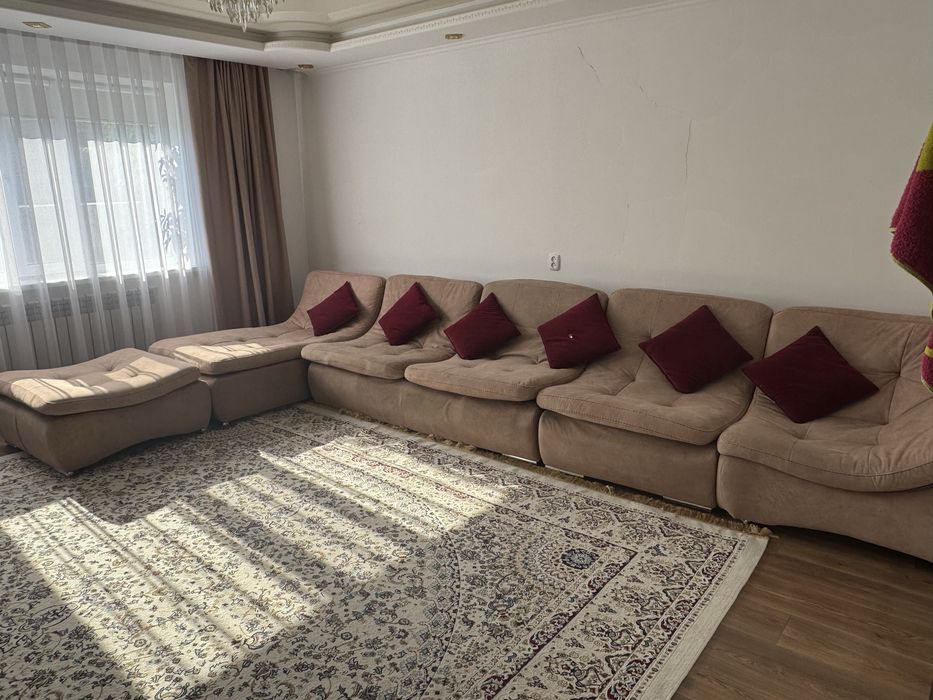 Продам диван для гостиной